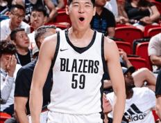 李群：崔永熙回国治疗跟腱8月返美 继续争取NBA双向合约