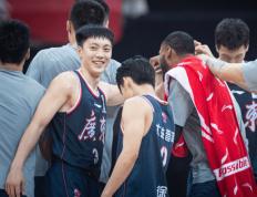 广东男篮喜从天降！胡明轩徐杰转战豪门，年轻内线又被NBA看中