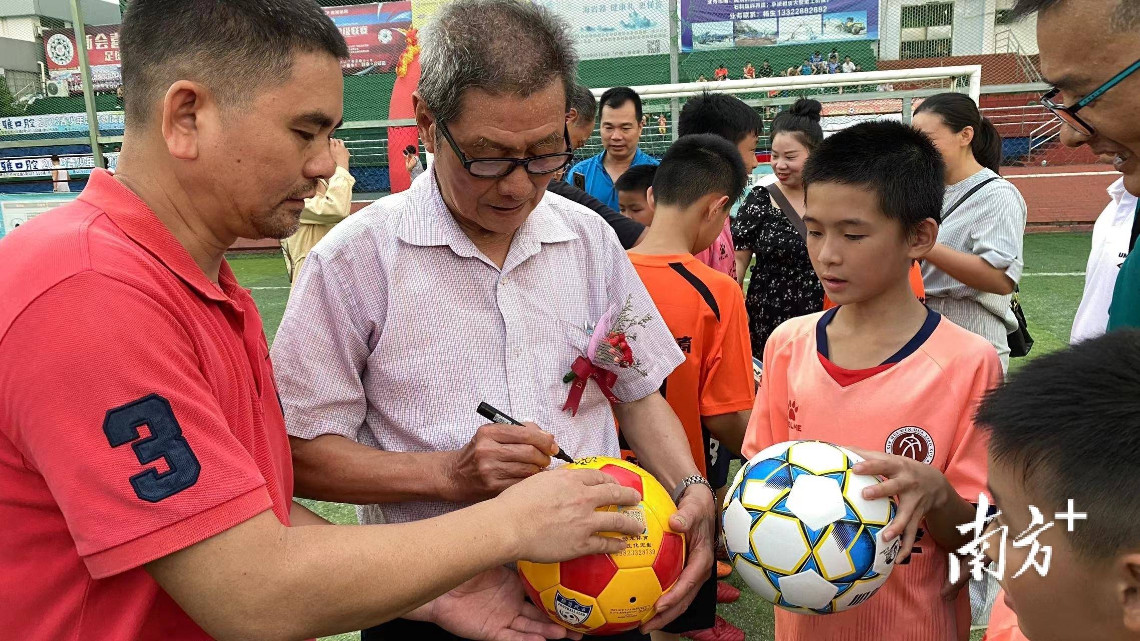 绿茵驰骋以球会友，粤港澳大湾区足球赛江门赛区启动