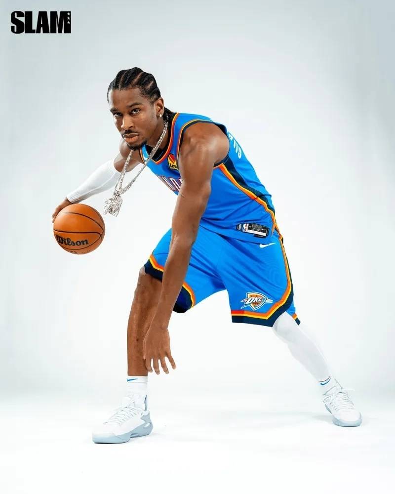 NBA午报｜湖人晒全员海报 骑士克莱重大分歧 KD4次三巨头