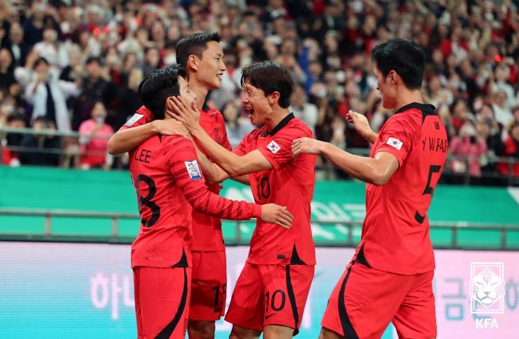 4-1！4-0！日本韩国双双取胜，剑指2026世界杯，中国男足尴尬了！