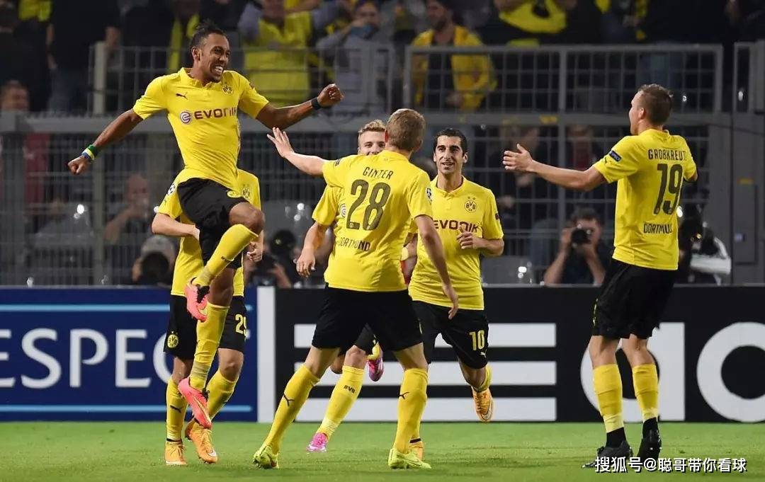 欧洲冠军联赛，大巴黎对阵多特蒙德 （Borussia Dortmund），基利安·姆巴佩冲破多特防线。