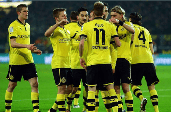 法兰克福对阵多特蒙德 （Borussia Dortmund）全场数据：射门数12-14，射正数7-4