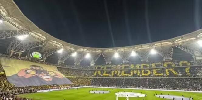 学会了！沙特吉达德比战中两队球迷模仿米兰与多特蒙德 （Borussia Dortmund）的Tifo