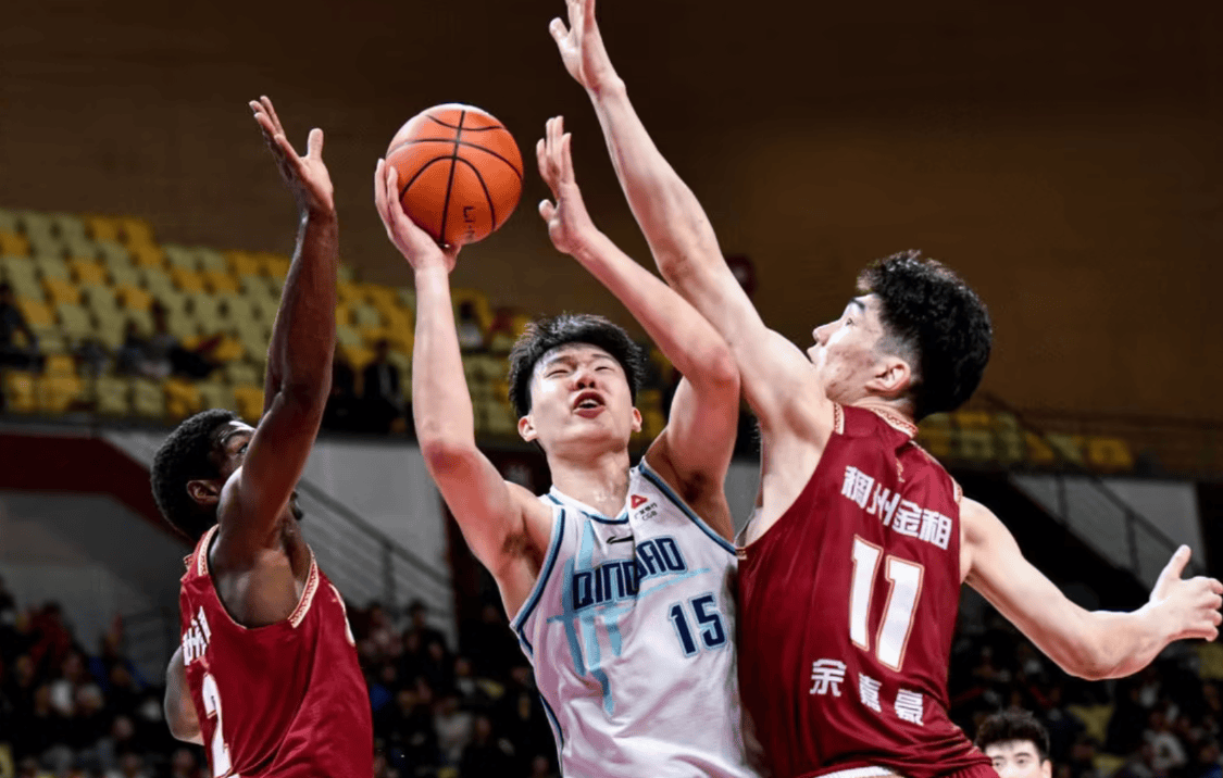 为何NBA选秀的崔永熙不用回国集训，欧洲追梦的余嘉豪要回来？