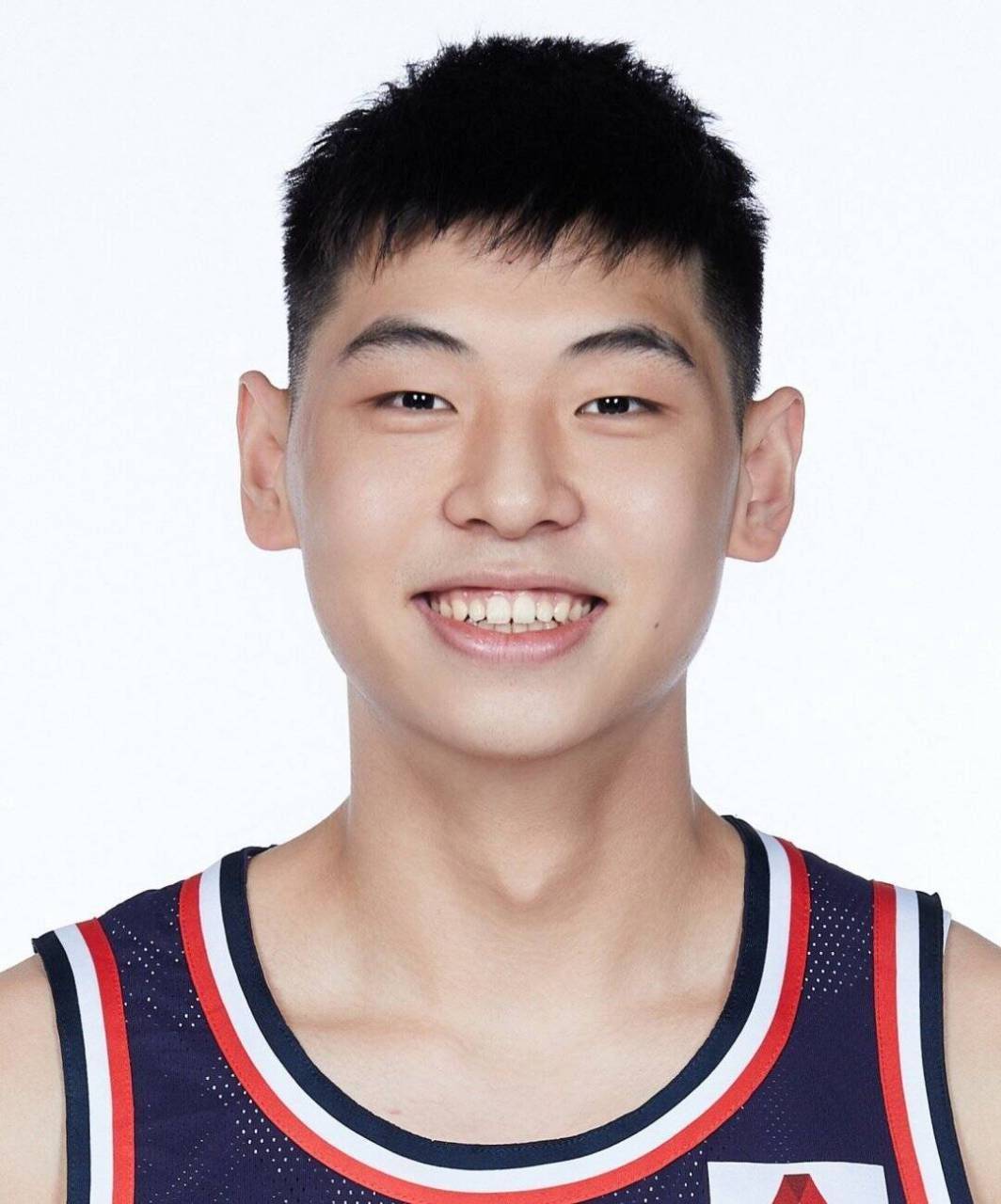 将来NBA之星，CBA强力后卫收到NBA面试邀请，父子都是强力球员