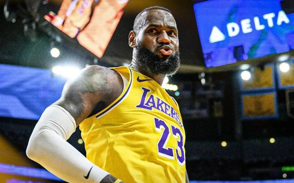 NBA签约汇总｜克莱离队内幕 詹姆斯顶薪续约 湖人已超土豪线