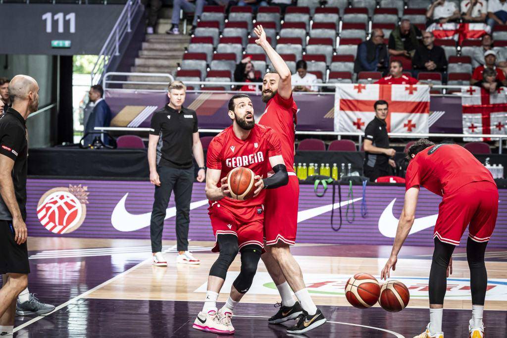 菲律宾2分惜败！布朗利26+8+8，索托不敌NBA内线，竞争对手赢球却淘汰