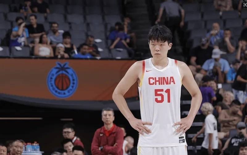 NBA足球热搜｜ 杜兰特谈詹库关系 库里6三分美国大胜 中国男篮惨败