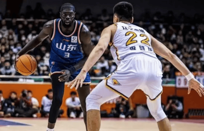 辽粤一起动手！CBA顶级“大鱼”现身，曾在NBA单防詹姆斯