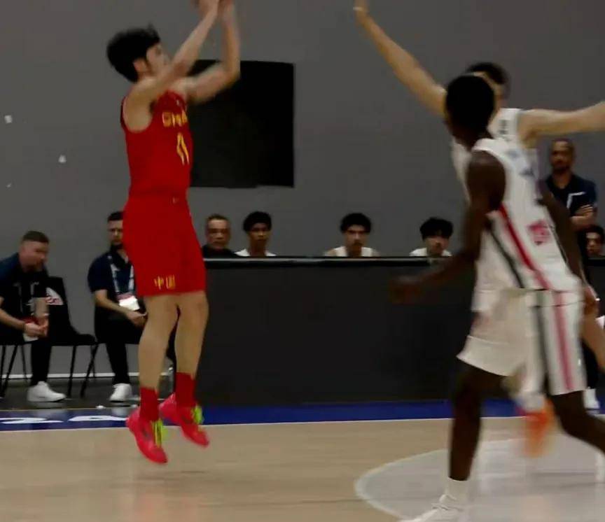 15投砸出24分！杀死塞尔维亚男篮！唯一能打NBA的中国前锋……