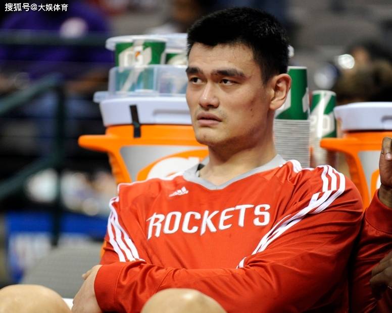 姚明30岁就退役太可惜，是NBA联盟的损失，也是中国男篮的损失