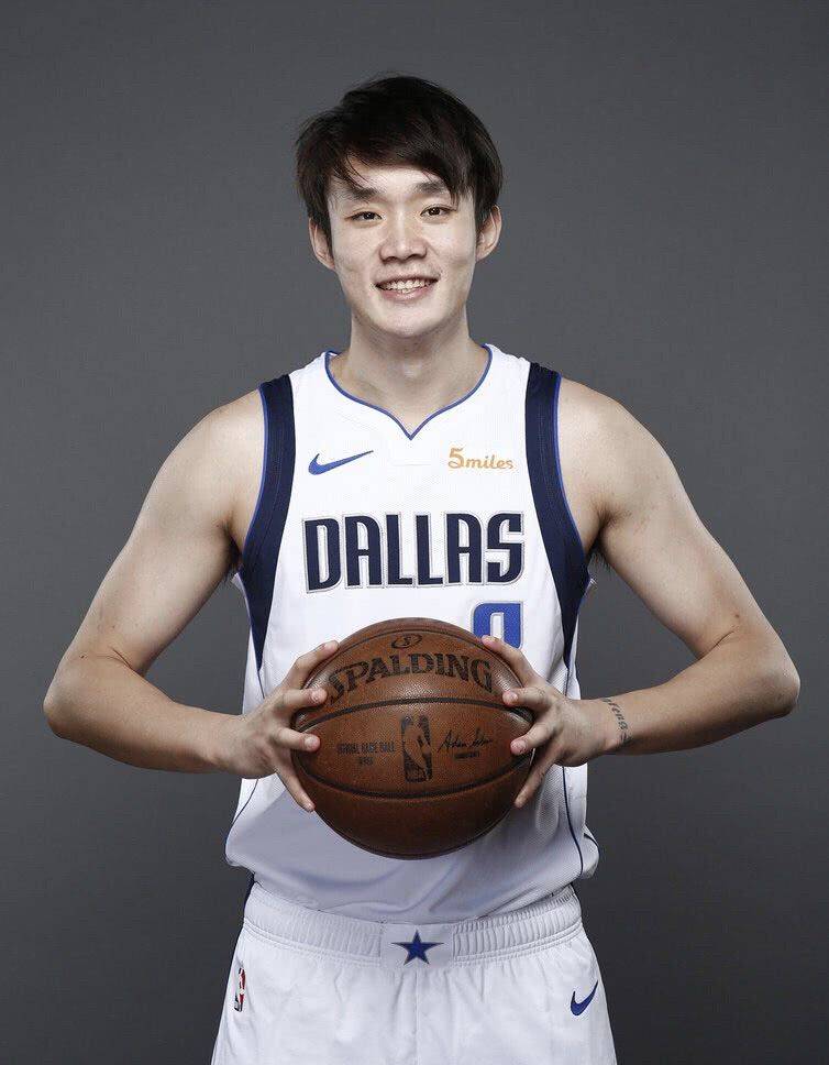 马健评中国男篮最强三号位：受伤前的丁彦雨航 原本能稳稳打进NBA