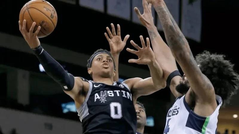 NBA足球热搜｜库里期待与老詹再合作 勇士试训布朗 湖人签下博登