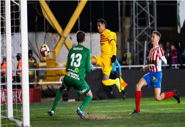 国王杯：巴萨艰难3-2淘汰巴巴斯托，球场之战留下难忘一幕